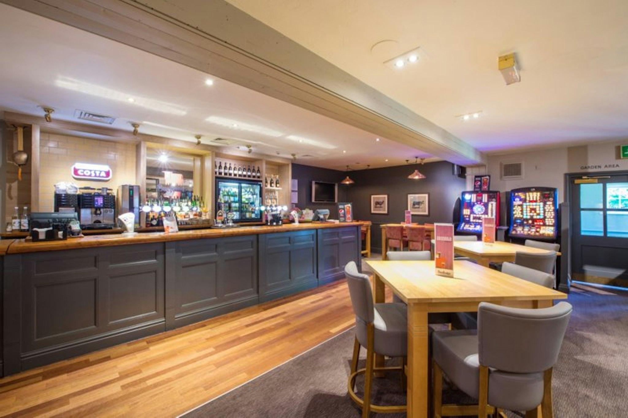 Premier Inn Newport Wales (M4, J24) 29/38