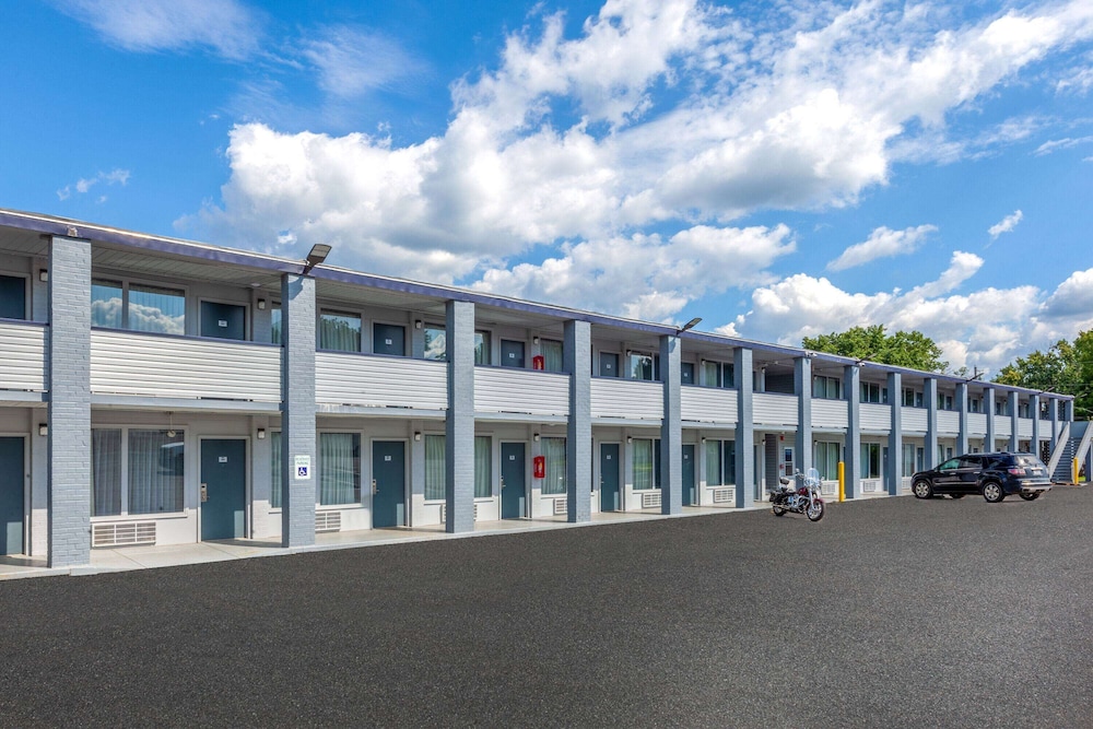 Travelodge by Wyndham Charles Town / Harpers Ferry 5/28