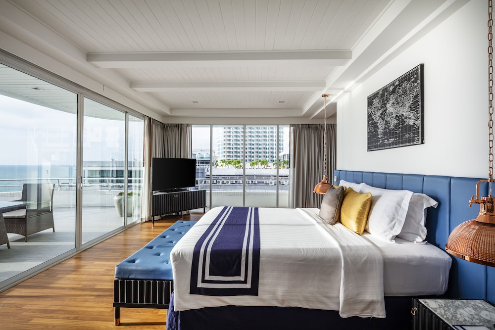 The Cruise Hotel 14/50