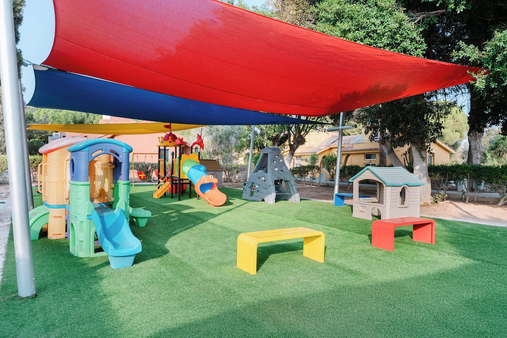 Makronisos Holiday Village 44/50
