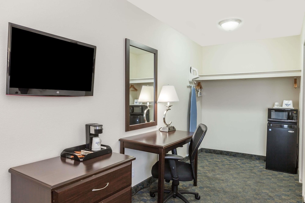 Days Inn By Wyndham Santa Maria 13/18