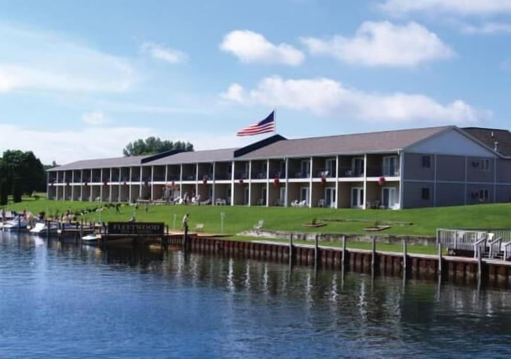 Fleetwood Inn Suites 46/51