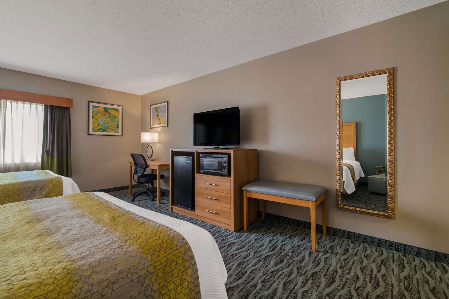 Mini, Suite, 2 Queen Beds, Sofa، Best Western Plus Executive Court Inn & Conference Center 3/3