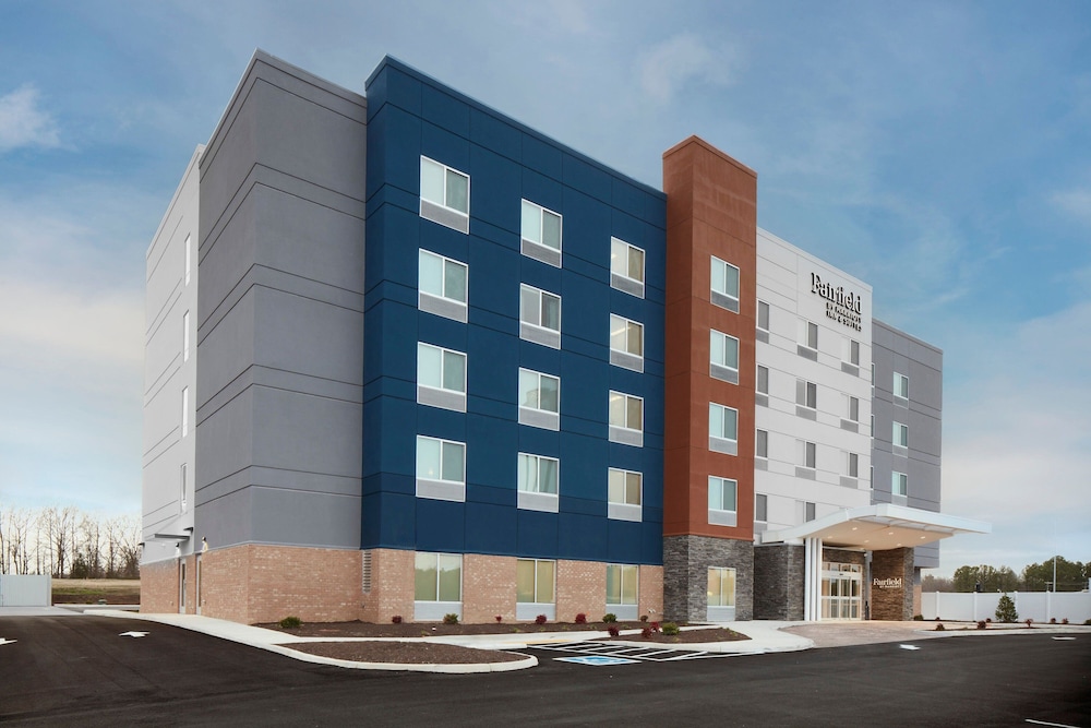 Fairfield Inn & Suites by Marriott Stony Creek 2/19