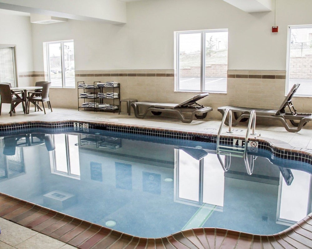 Express Inn & Suites 17/40