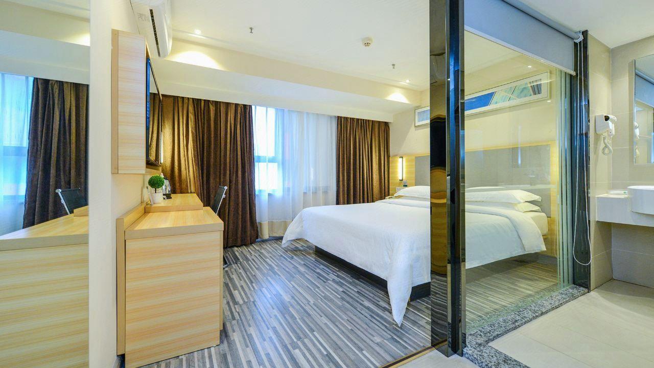 City Comfort Inn (Chongqing Yangjiaping Pedestrian Street Light Rail Station) 15/48