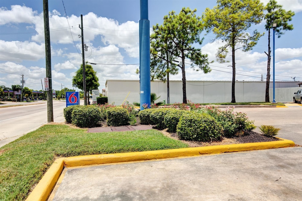 Executive Inn & Suites Hobby 23/29