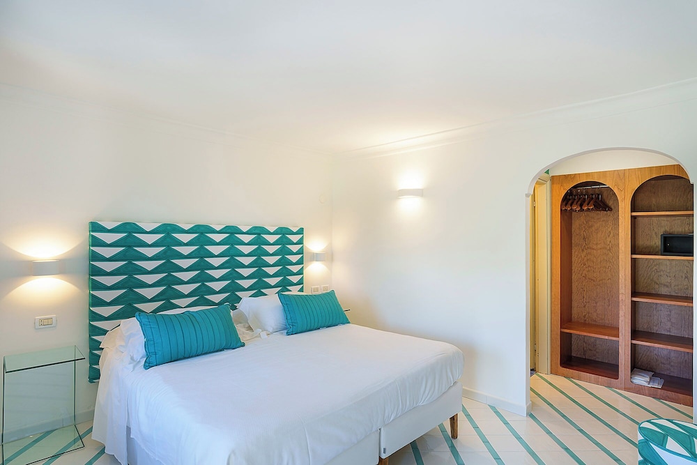 Junior Suite, Double Bed, Garden View, Continental Mare 3/10