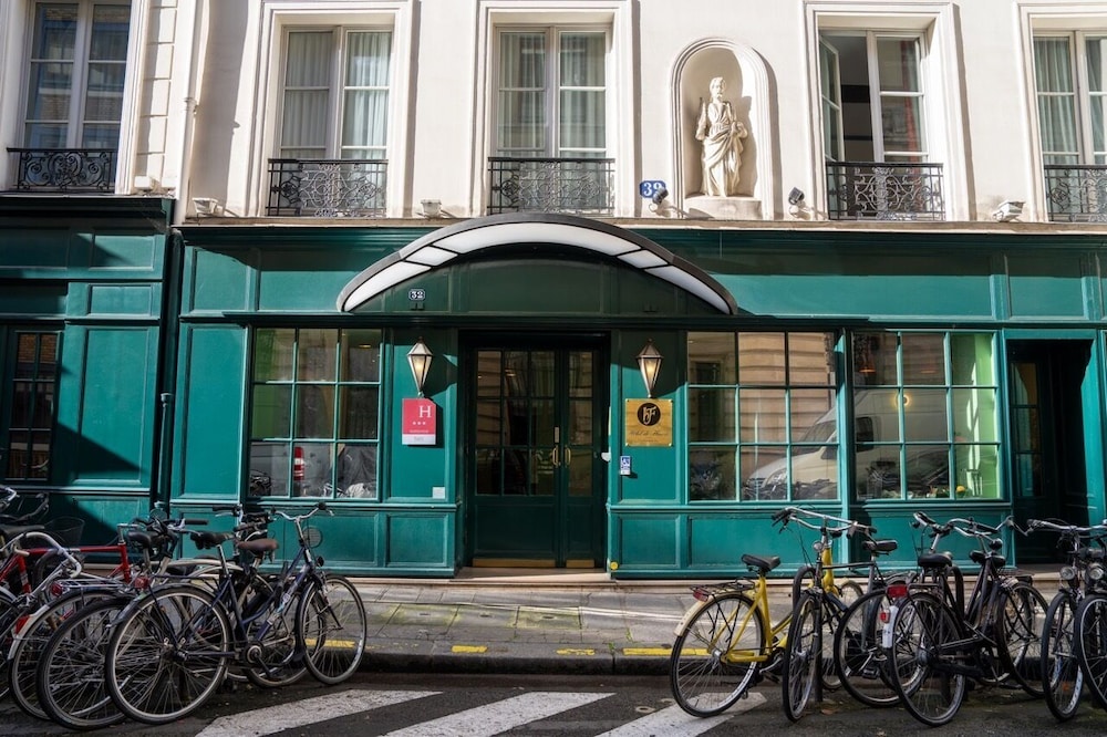 Hotel De Fleurie 4/50