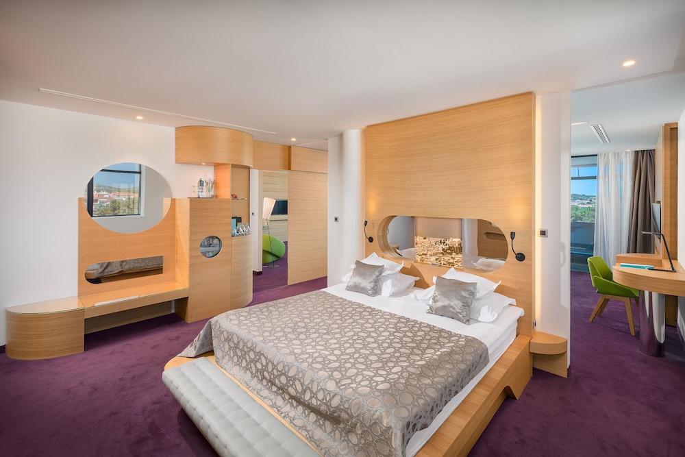 Olympia Sky Hotel 8/50