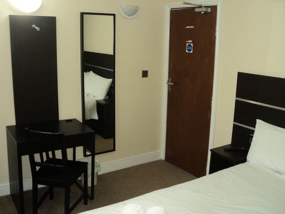 The Cherry Rooms 28/45