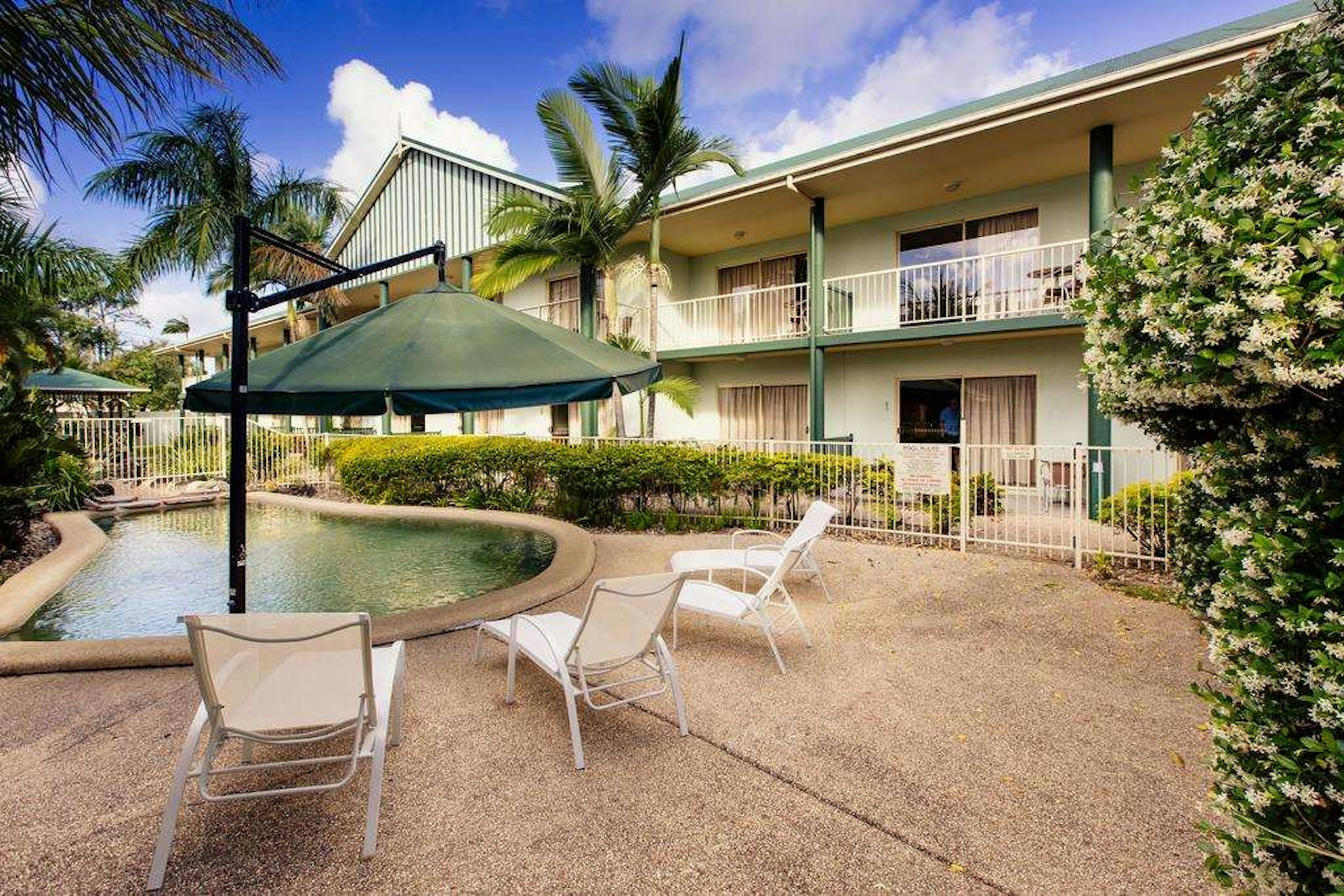 Shamrock Gardens Motel 4/8