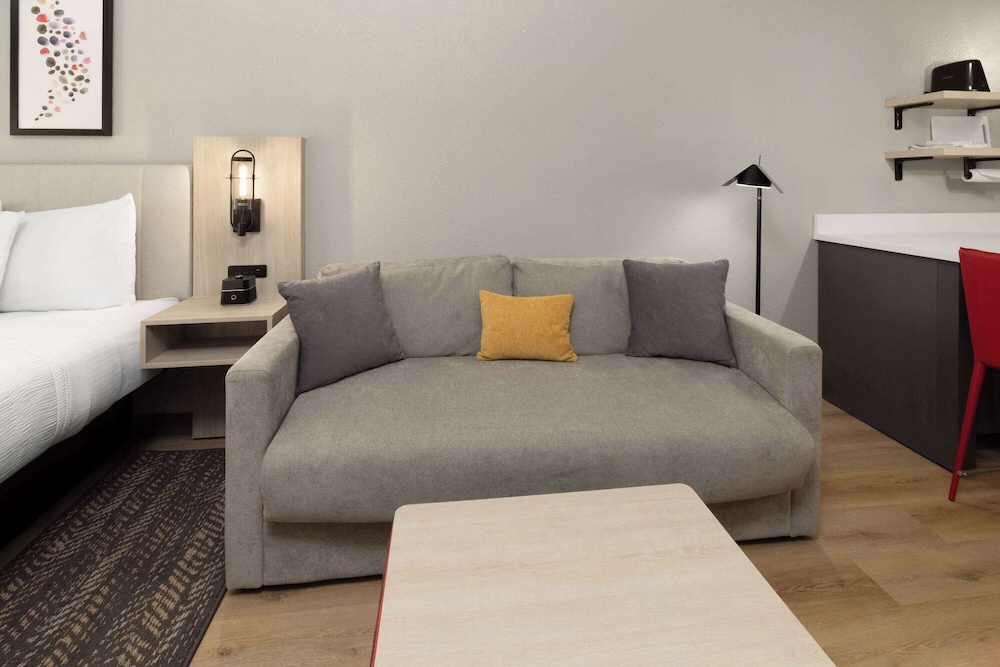 Hawthorn Extended Stay by Wyndham DeSoto 13/23