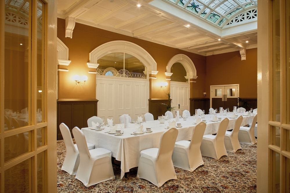 Hadleys Orient Hotel 40/47