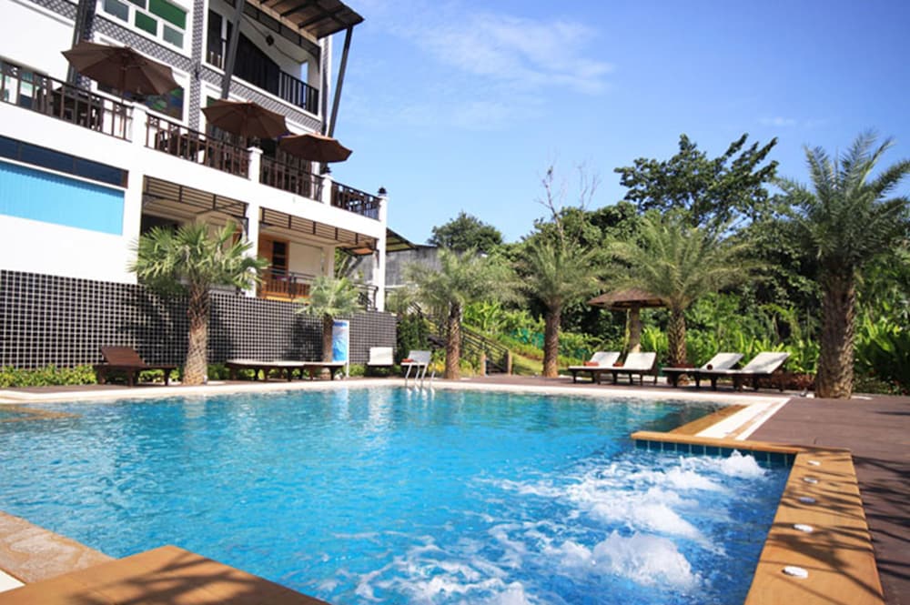 Dee Andaman Hotel 8/34
