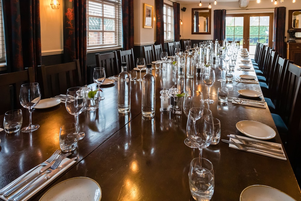 The Old Fourpenny Shop Hotel 36/49