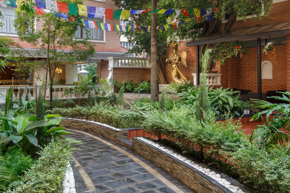Hotel Thrive, A Tropical Courtyard 60/66