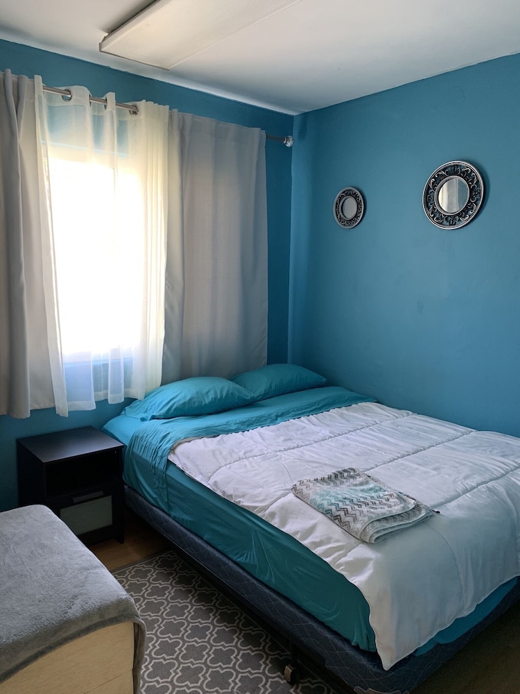 LAX Guest House 8/36