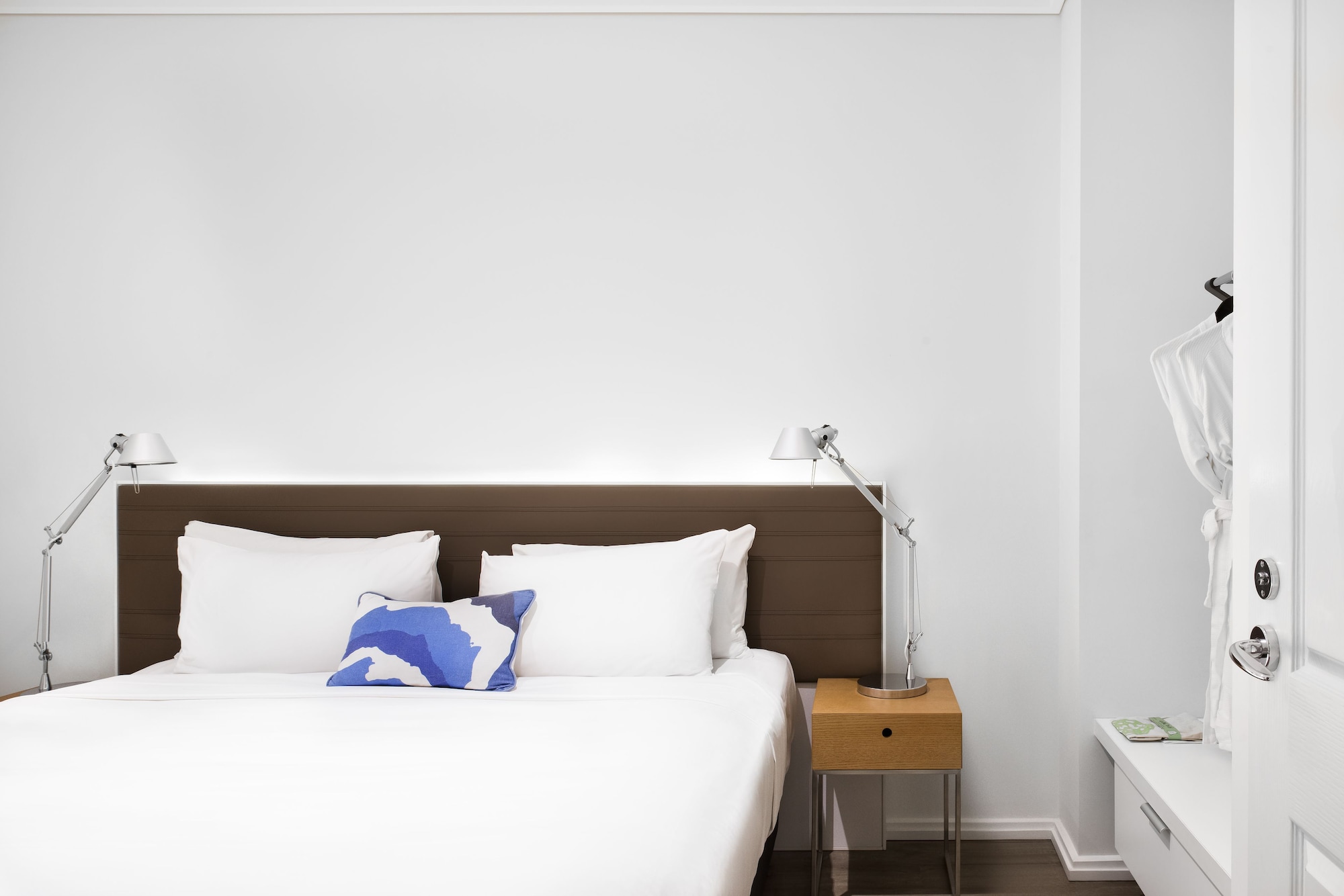 2 Bedrooms, Uptown, Suite