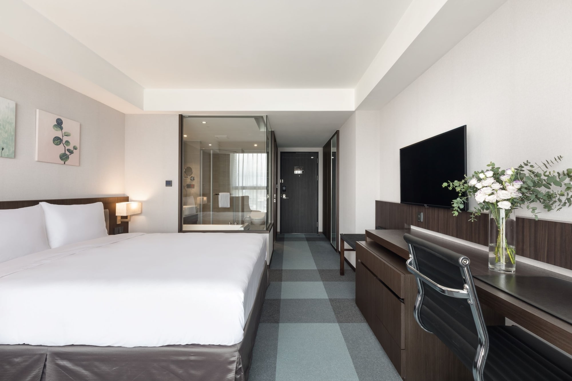 DELUXE, KING BED