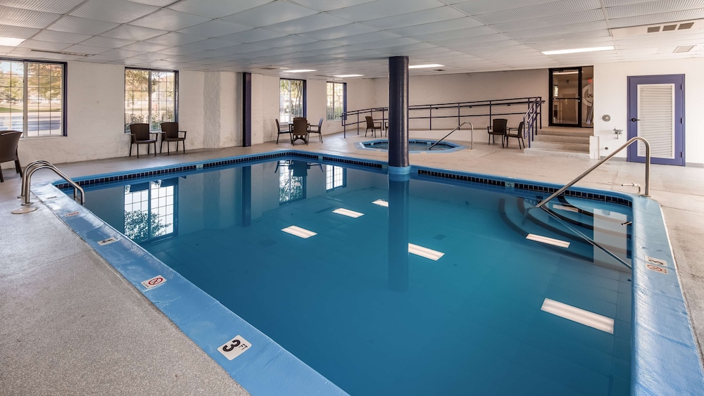 Charlevoix Inn Suites, SureStay Collection by Best Western 1/45