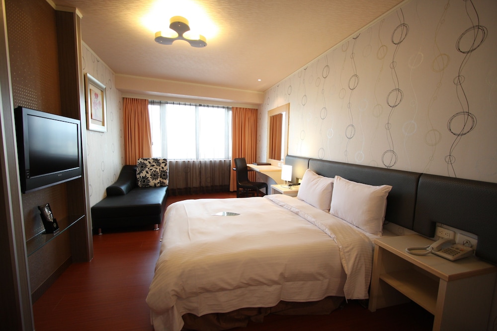 Grand Earl Hotel 12/48