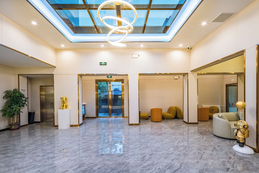 Dequan Luxury Hotel (Beijing CBD Jingguang Center Branch) 4/20