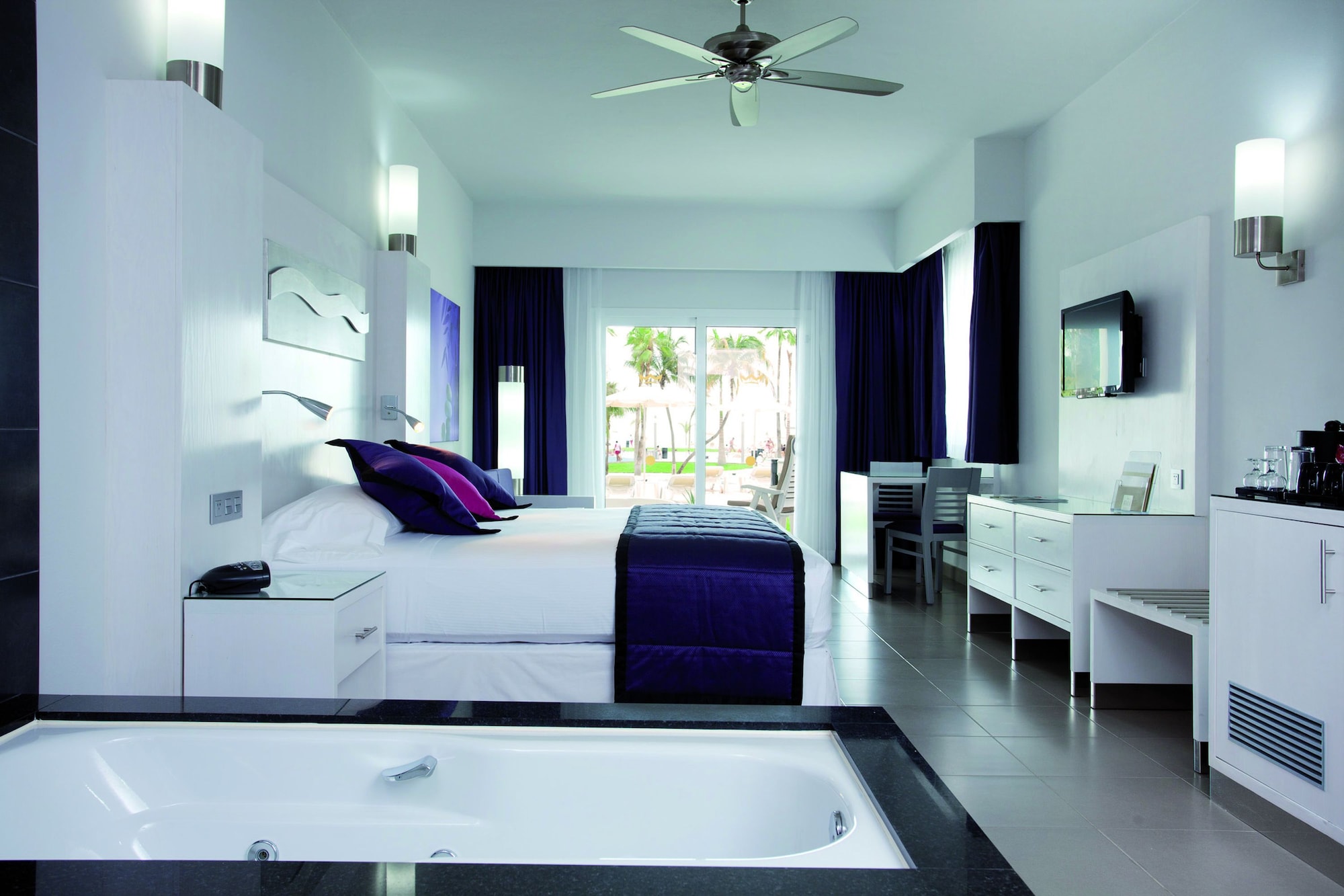 Suite, Villa, King Bed, Sea View, Jetted Tub