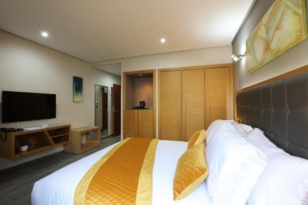 Silver Suites Hotel & Spa 24/63