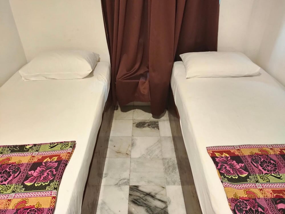 OYO 90273 Mz Hotel 16/20