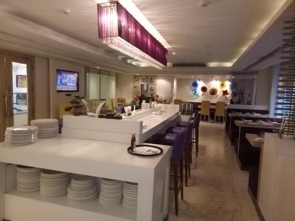 THE ASHTAN SAROVAR PORTICO 32/37