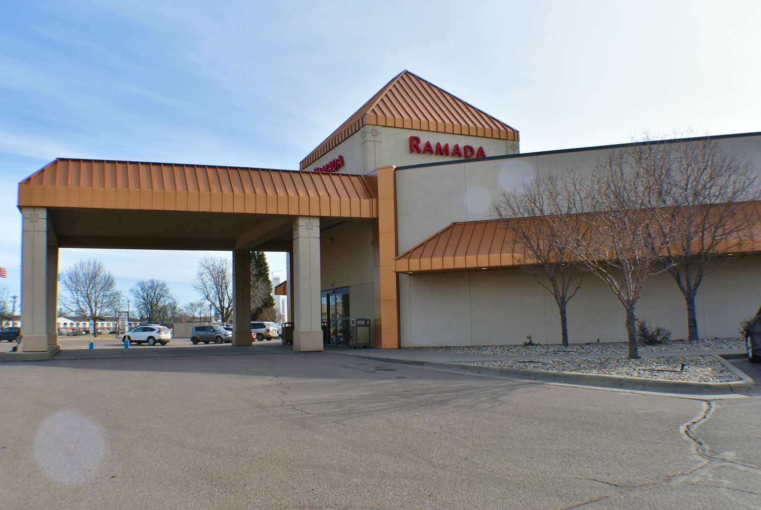 Ramada by Wyndham Sioux Falls Airport-Waterpark & Event Ctr 24/39