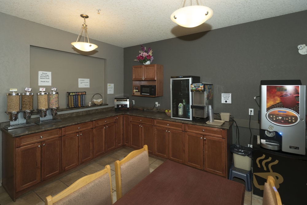 Lakeview Inns & Suites - Fort Nelson 28/35