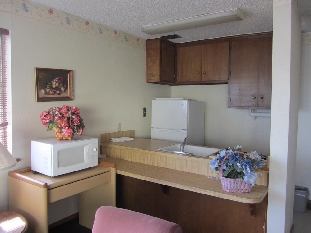 Warrick Plaza Inn 10/32
