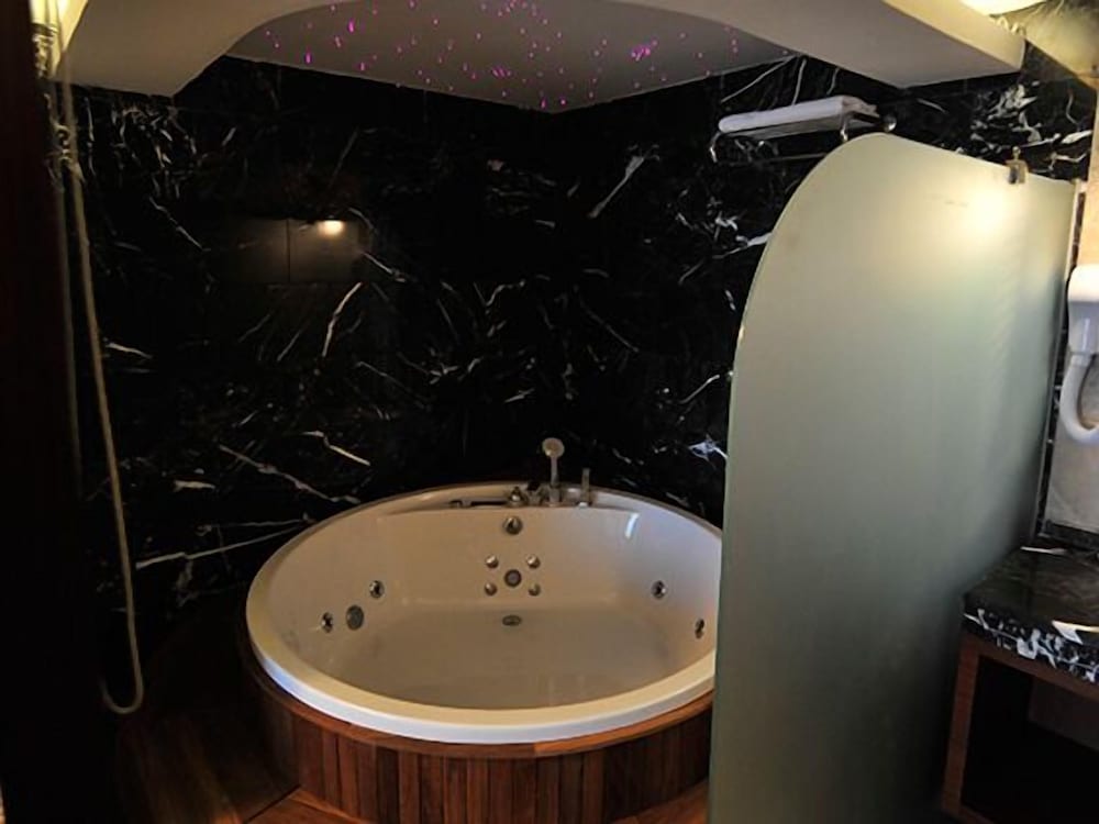 GRAND CENAS HOTEL 20/20