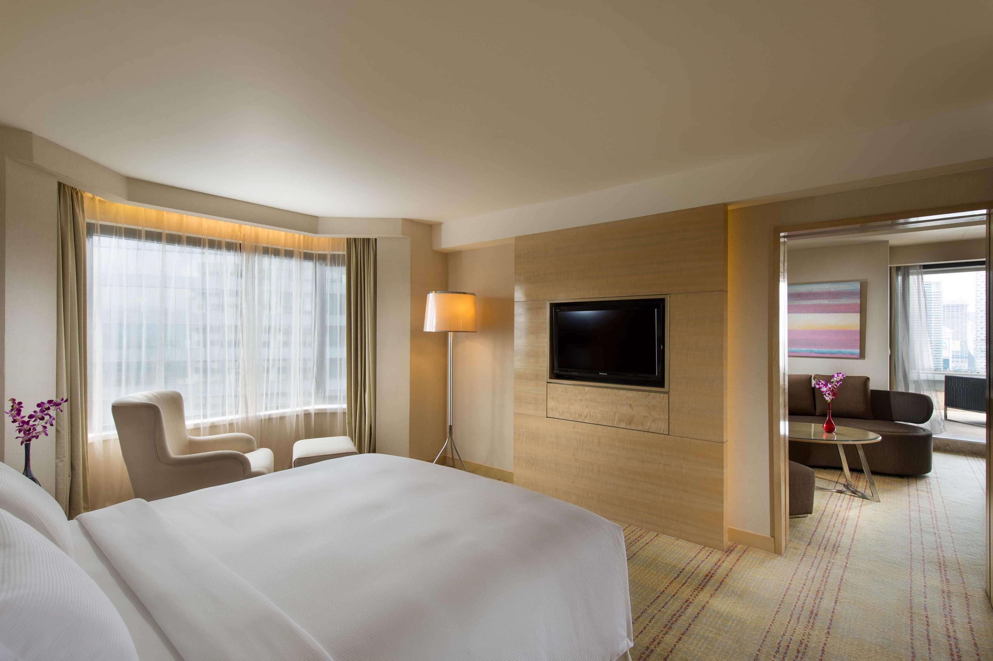 SUITE, KING BED, KUALA LUMPUR CITY CENTER VIEW, TERRACE