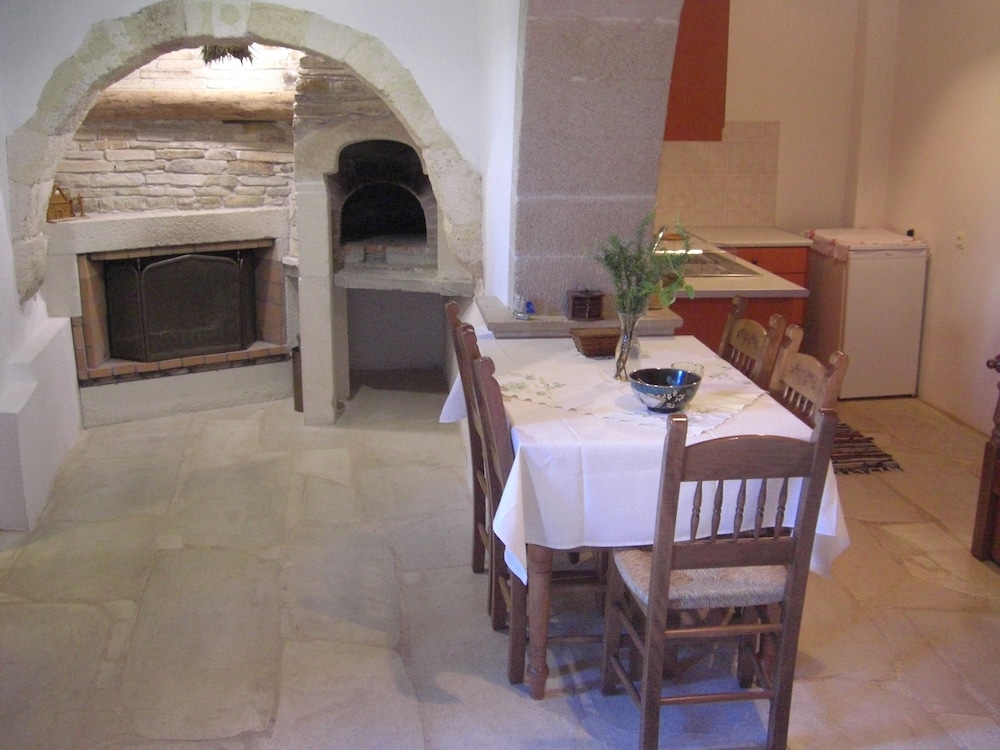 Patriko Traditional Residence 36/50