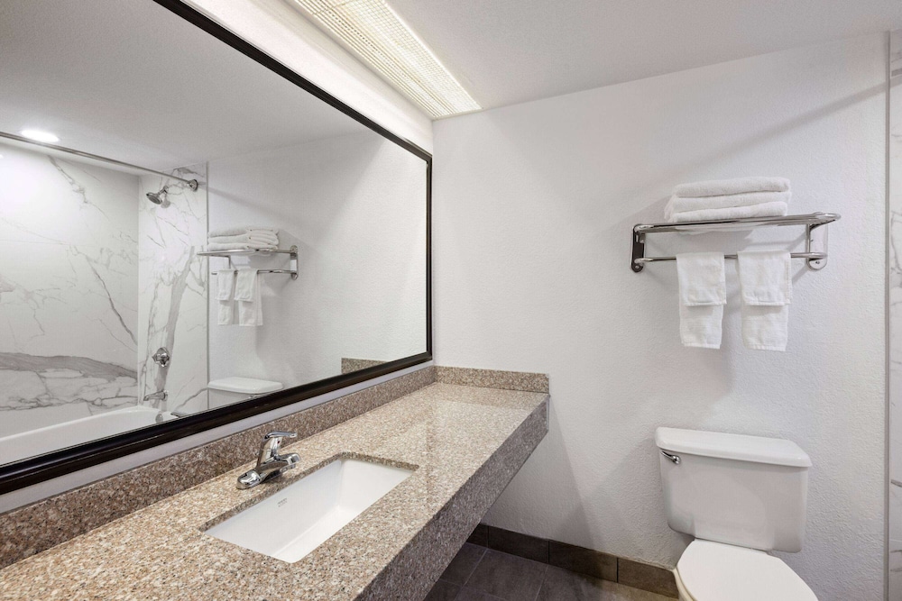 Baymont by Wyndham Shakopee 47/50