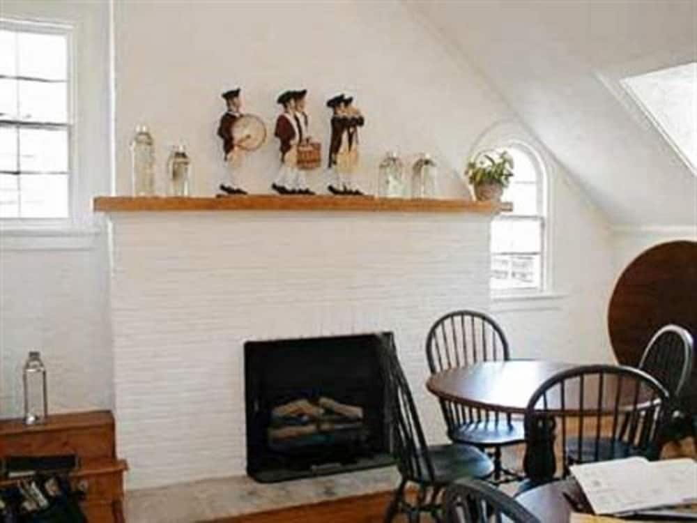 The Fife And Drum Inn 44/50