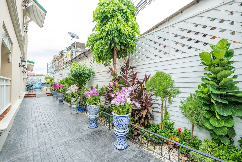 The Orchid House 153 62/70