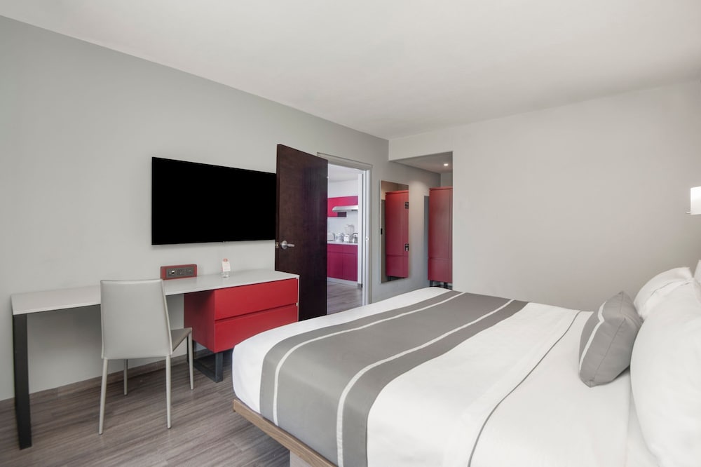 Suite, King Bed, Sofa