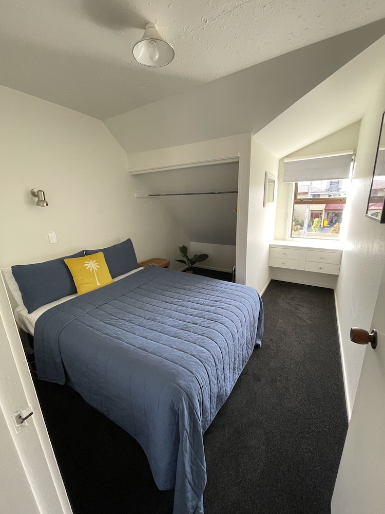 Colonial Motel 8/72