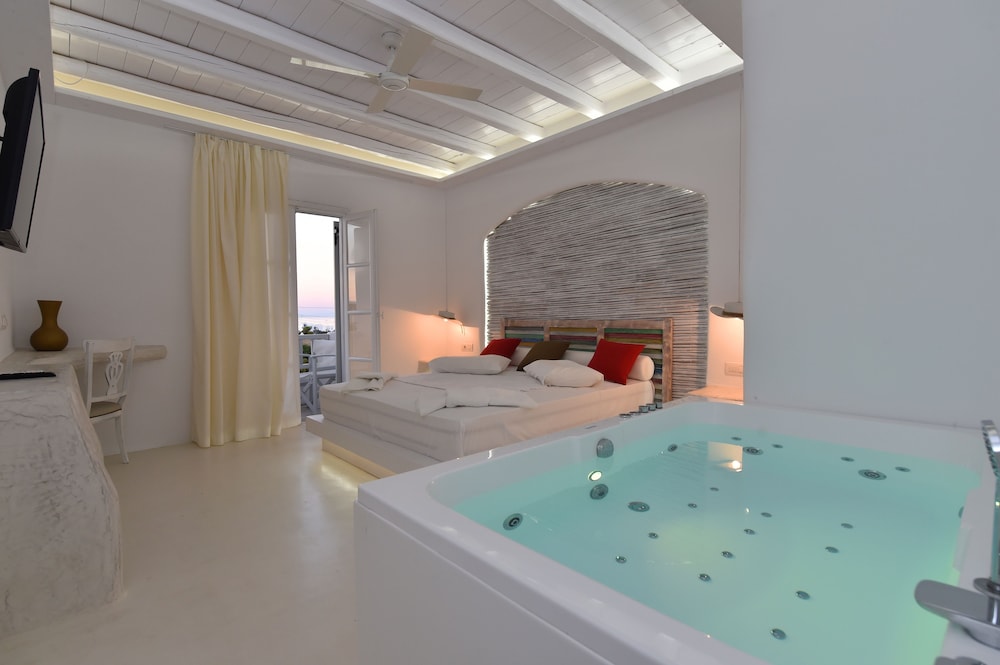 Zefi Hotel & Suites 26/75