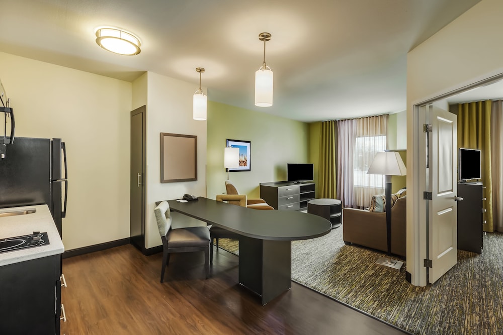 CANDLEWOOD SUITES LENEXA - OVERLAND PARK AREA 55/69