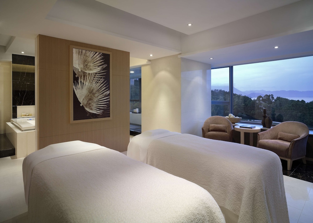 HYATT REGENCY HONG KONG SHA TIN 16/69