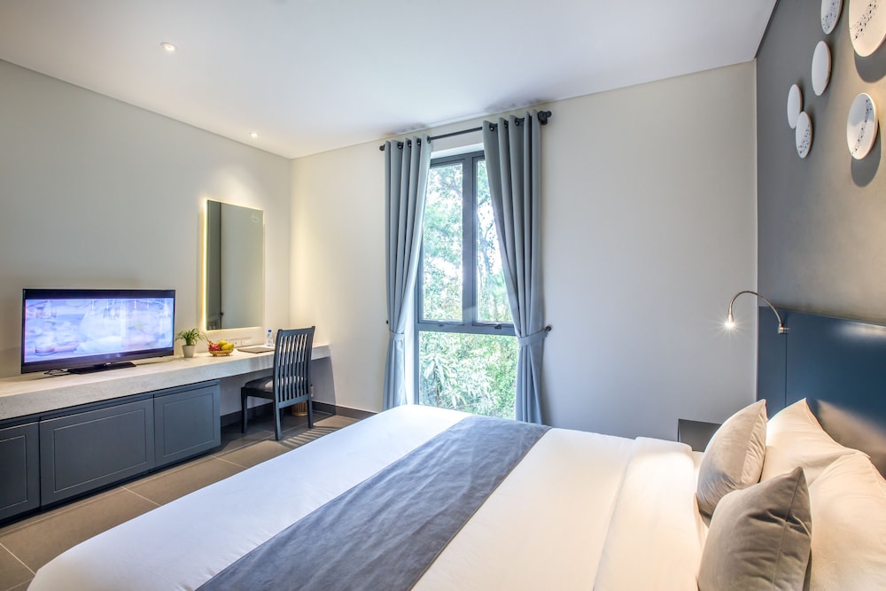 Superior, Queen Bed