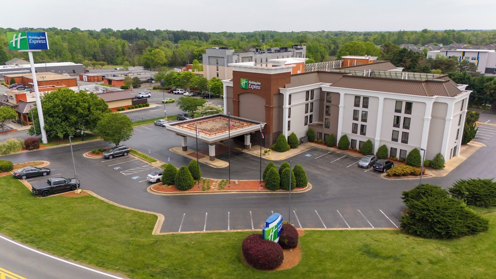 Holiday Inn Express Burlington 70/79
