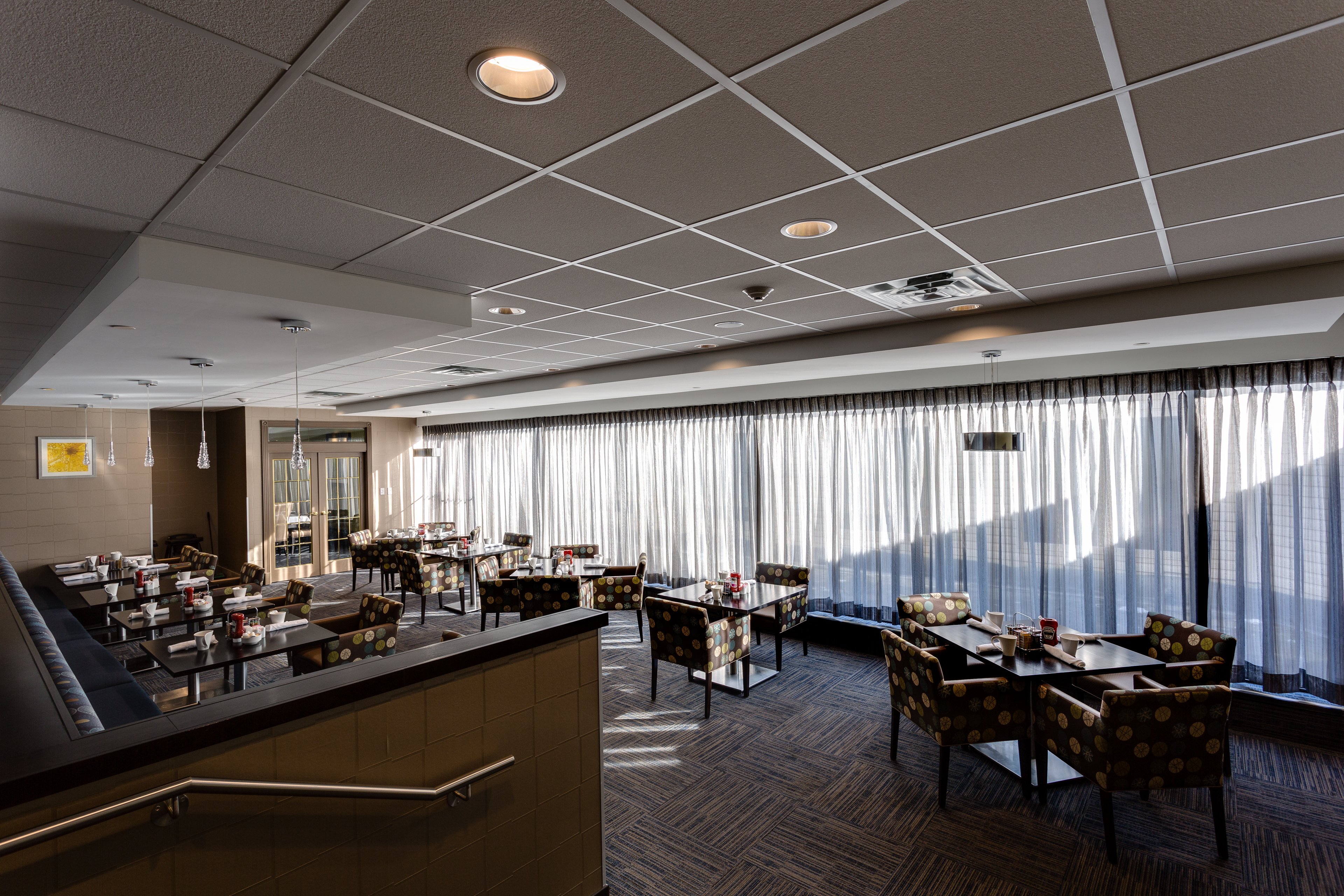 HOLIDAY INN SUDBURY 53/58