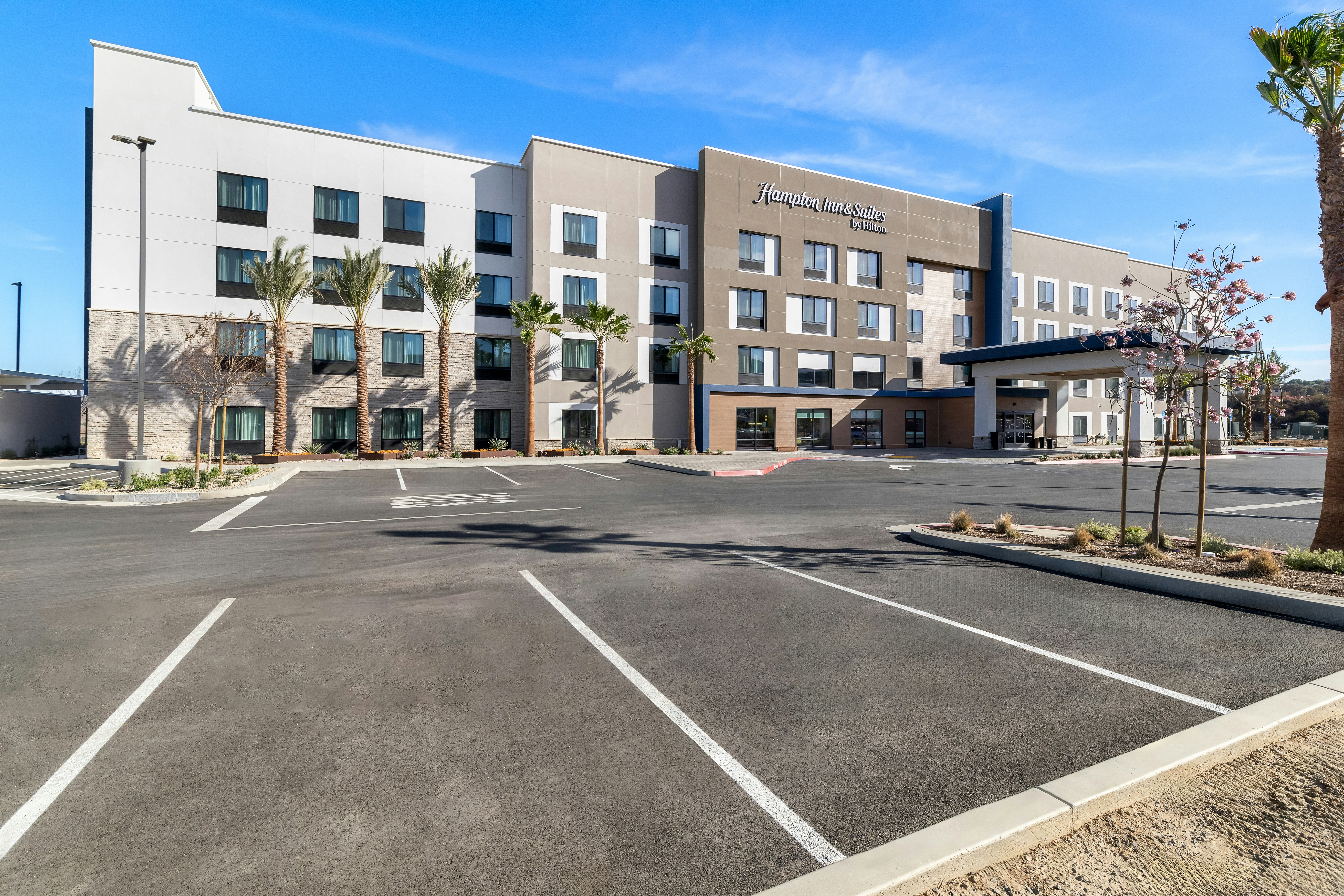 Hampton Inn and Suites Corona CA 26/30