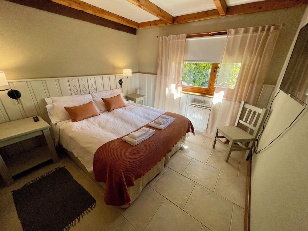 ROOM, QUADRUPLE
